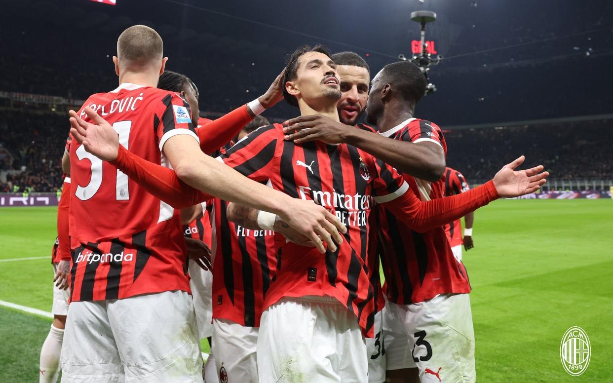 AC米兰队员联袂作战备战下一轮比赛