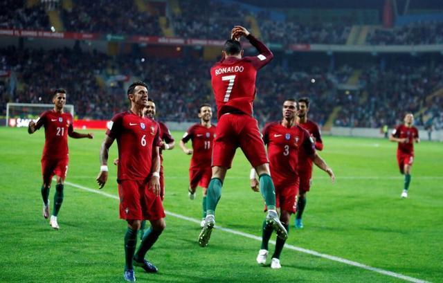 包含英格兰力克威尔士，轻松晋级欧预赛四分之一决赛的词条