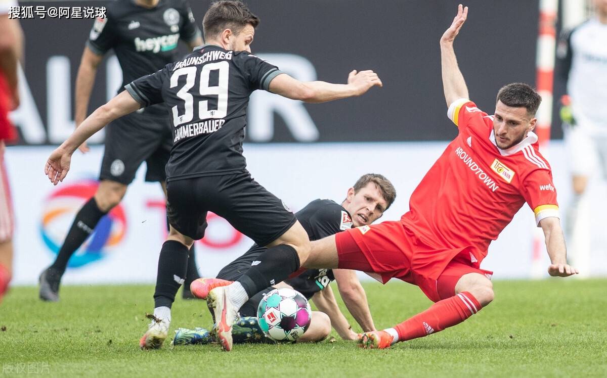 关于柏林赫塔球员备战赛季首场比赛，积极备战提高战力的信息