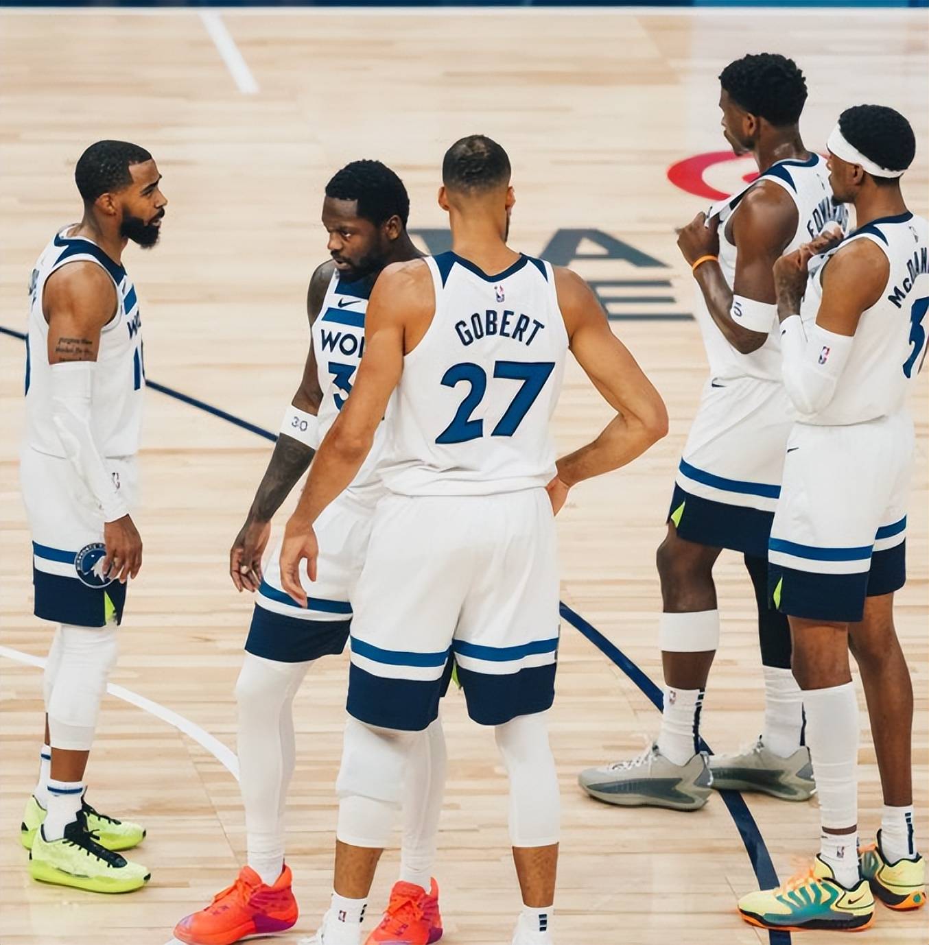 库里陷入低谷,格林连败,篮网球队命运悬念! 库里陷入低谷,格林连败,篮网球队命运悬念!